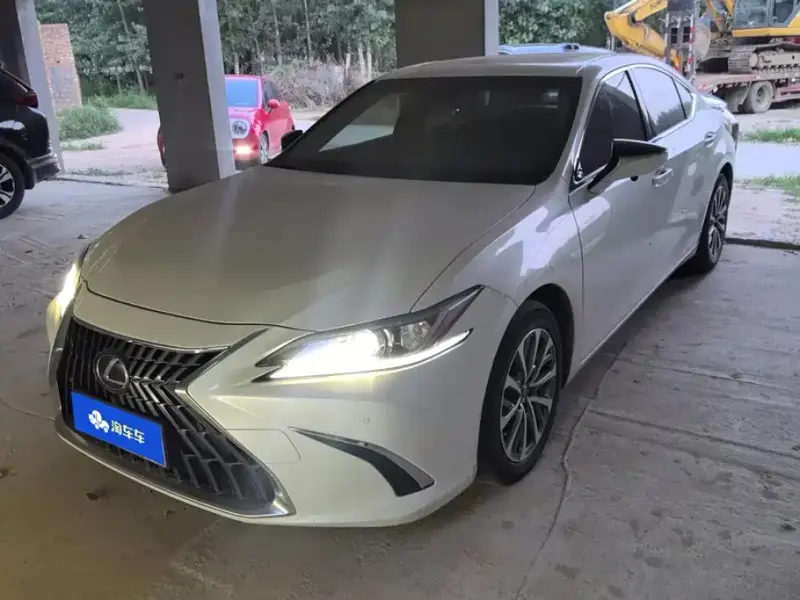 Lexus ES, 2022