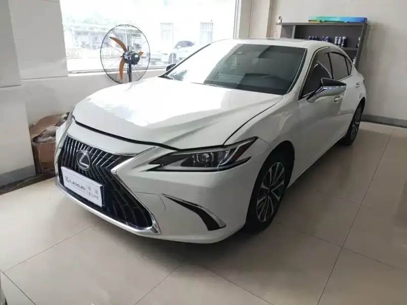 Lexus ES, 2024