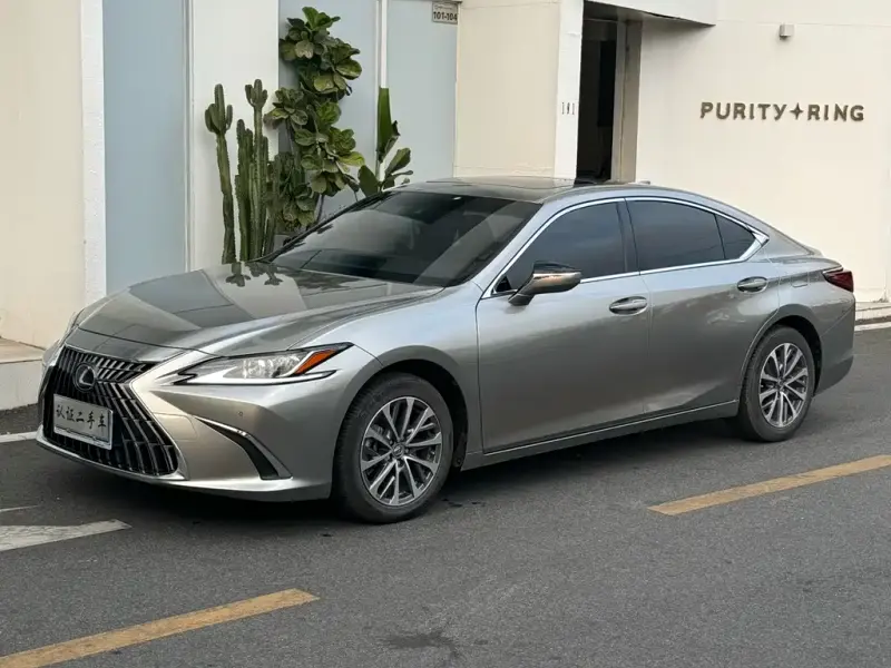 Lexus ES, 2023