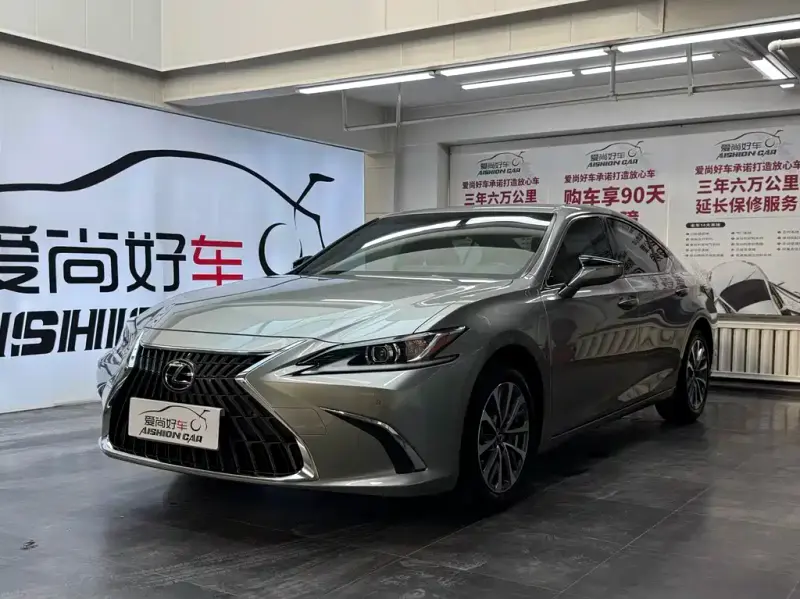 Lexus ES, 2022