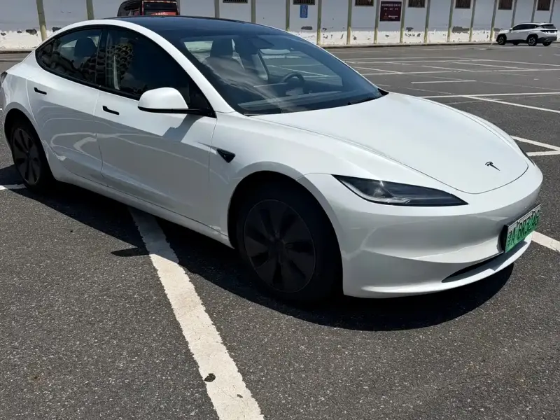 Tesla Model 3, 2025
