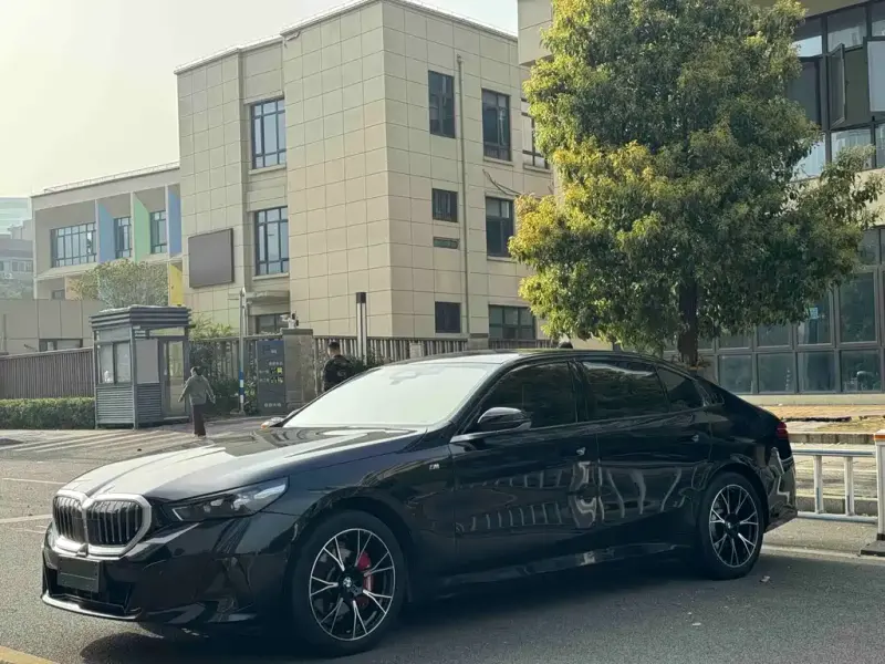 BMW 5 Series, 2025