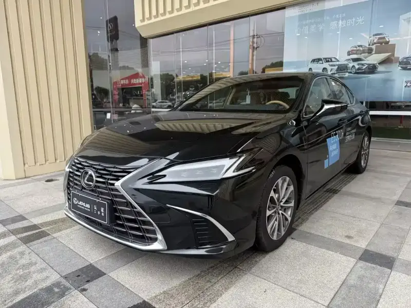 Lexus ES, 2025