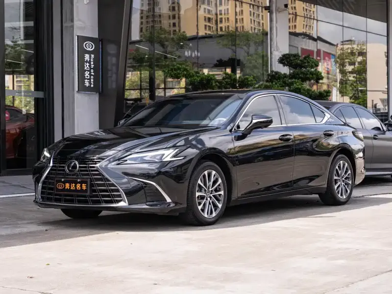 Lexus ES, 2025
