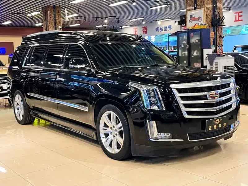 Cadillac Escalade, 2019 — фото 1