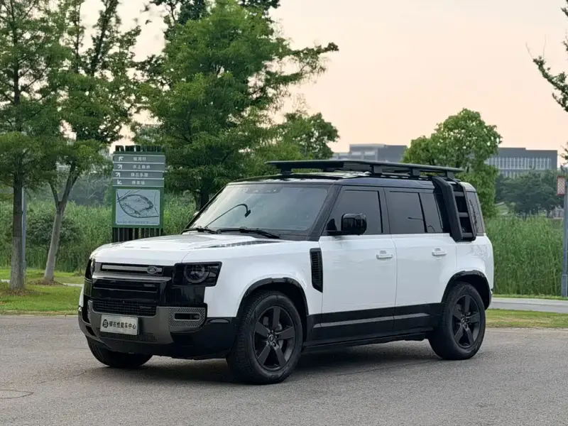 Land Rover Defender, 2023