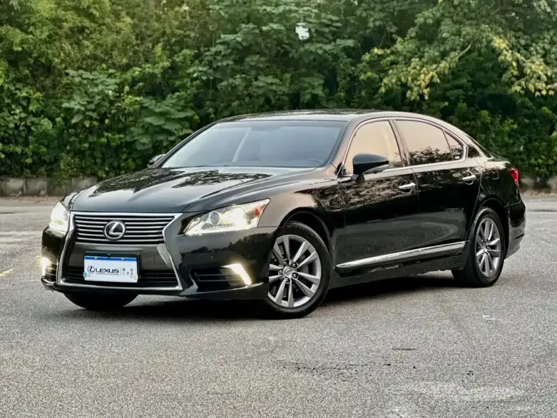 Lexus LS, 2015