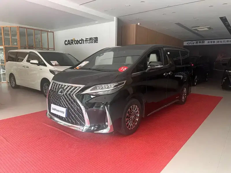 Lexus LM, 2022