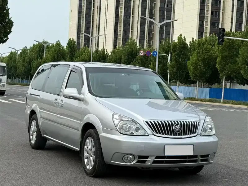Buick GL8, 2013
