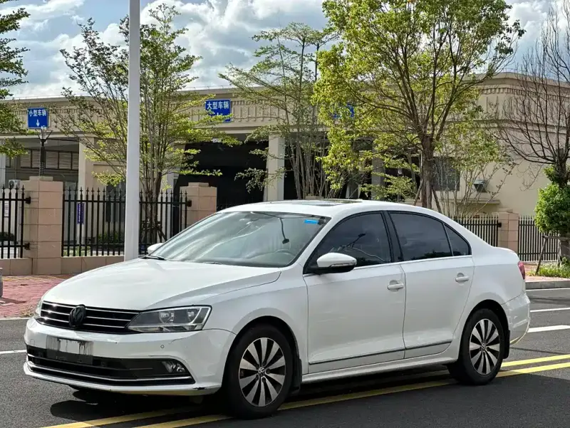 Volkswagen Sagitar, 2015