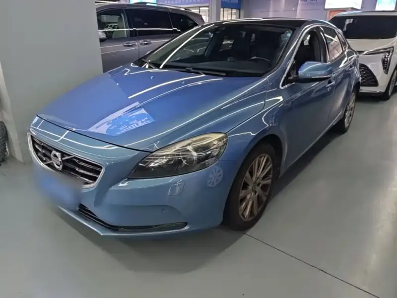 Volvo V40, 2015