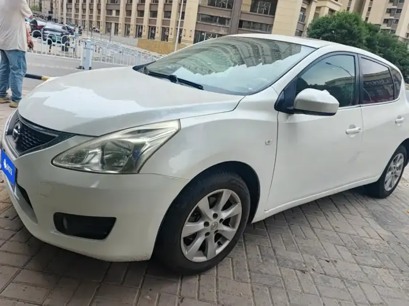 Nissan Tiida, 2015 — фото 1