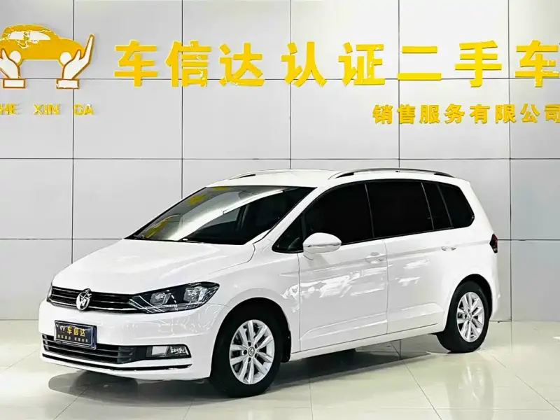 Volkswagen Touran, 2018 — фото 1