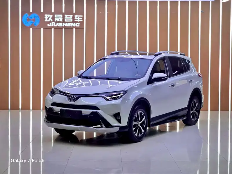Toyota RAV4, 2015 — фото 1
