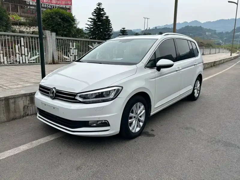 Volkswagen Touran, 2017 — фото 1