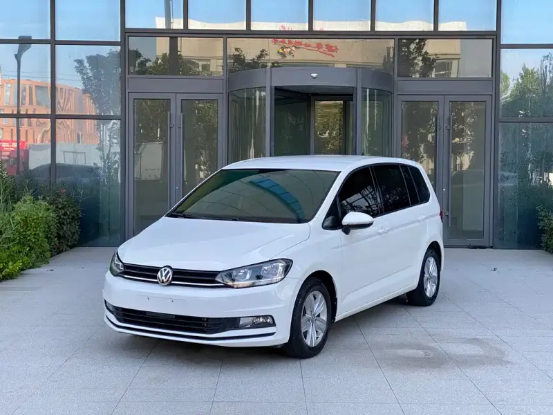 Volkswagen Touran, 2017 — фото 1