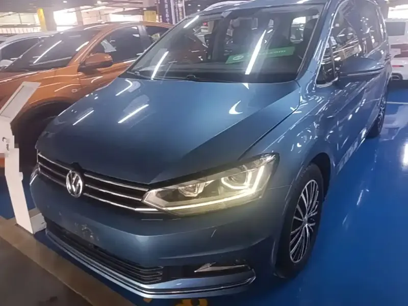 Volkswagen Touran, 2018 — фото 1