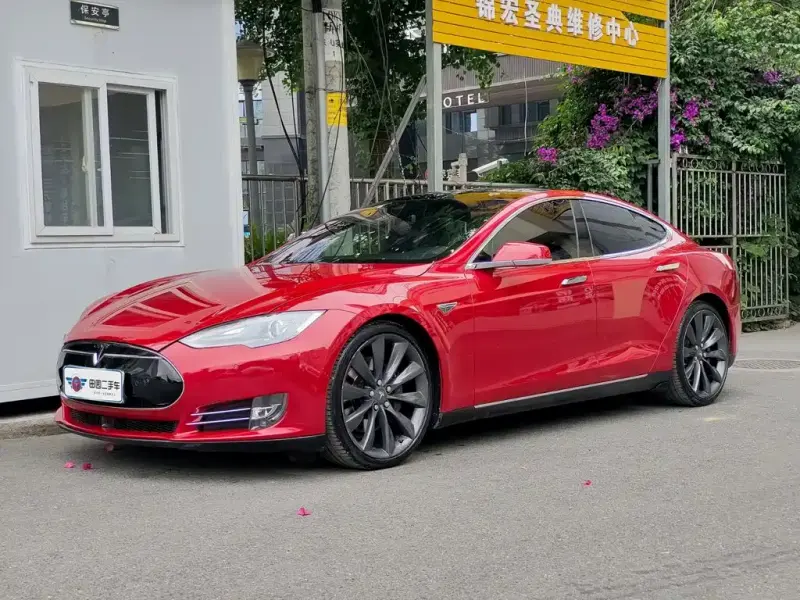 Tesla Model S, 2015