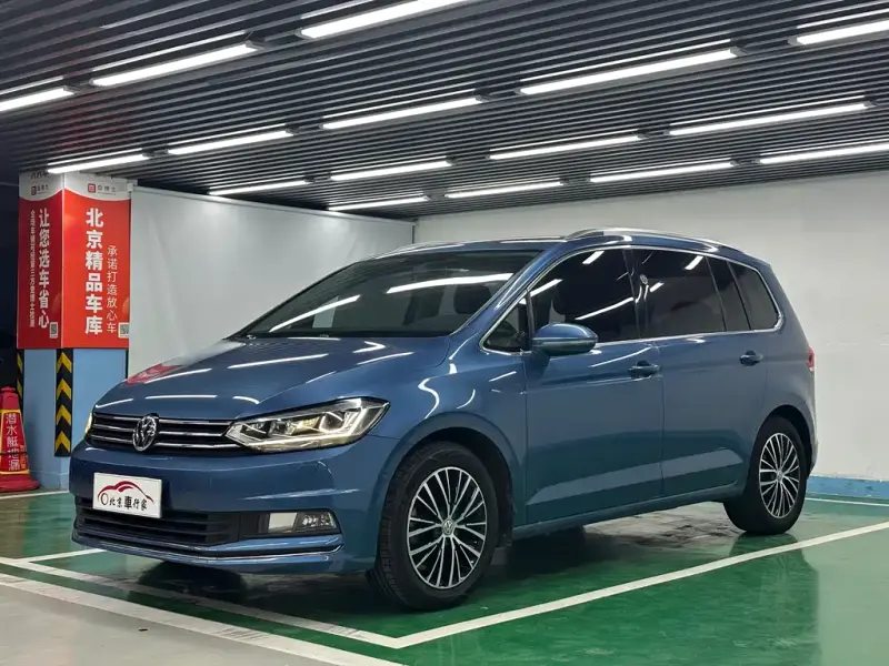 Volkswagen Touran, 2018 — фото 1