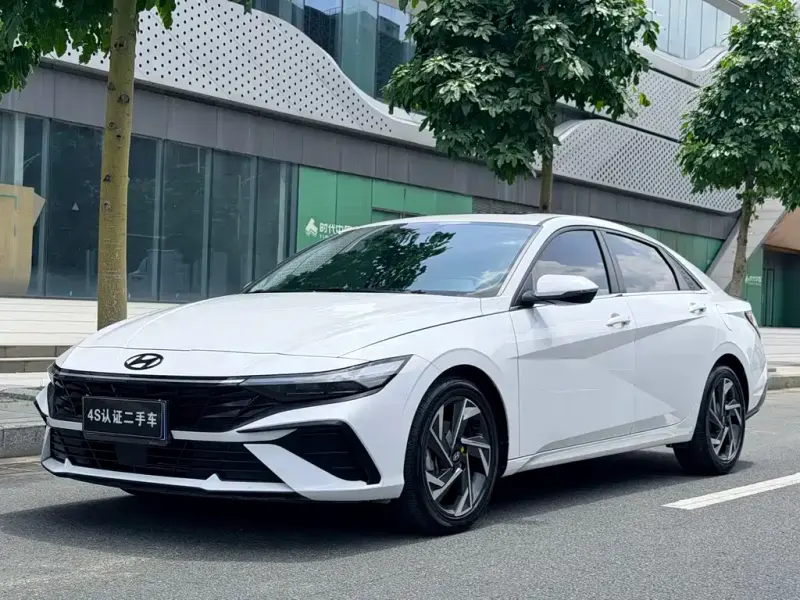 Hyundai Elantra, 2025