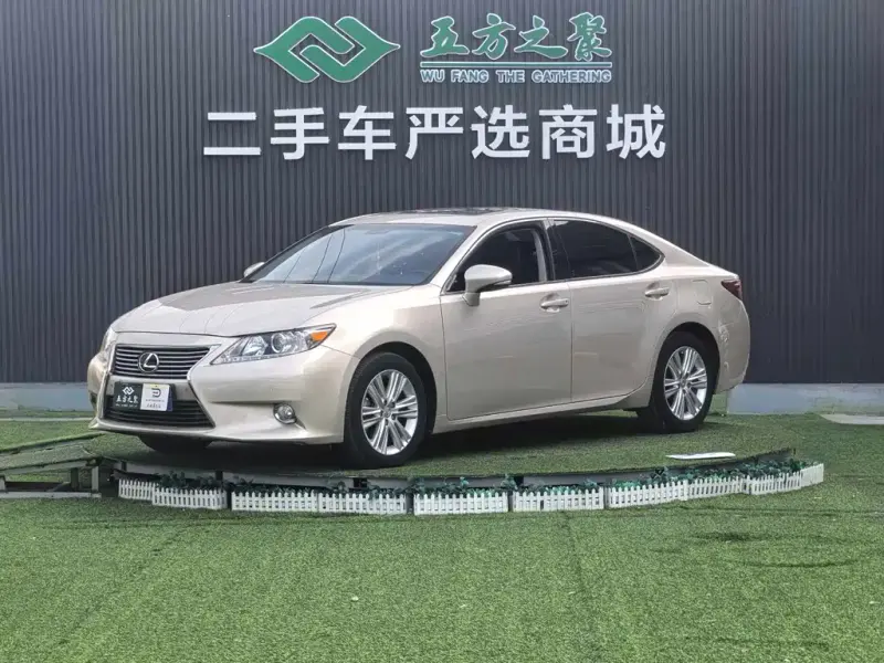 Lexus ES, 2013