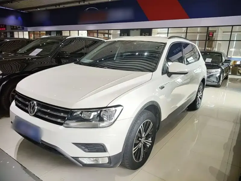 Volkswagen Tiguan L, 2020 — фото 1