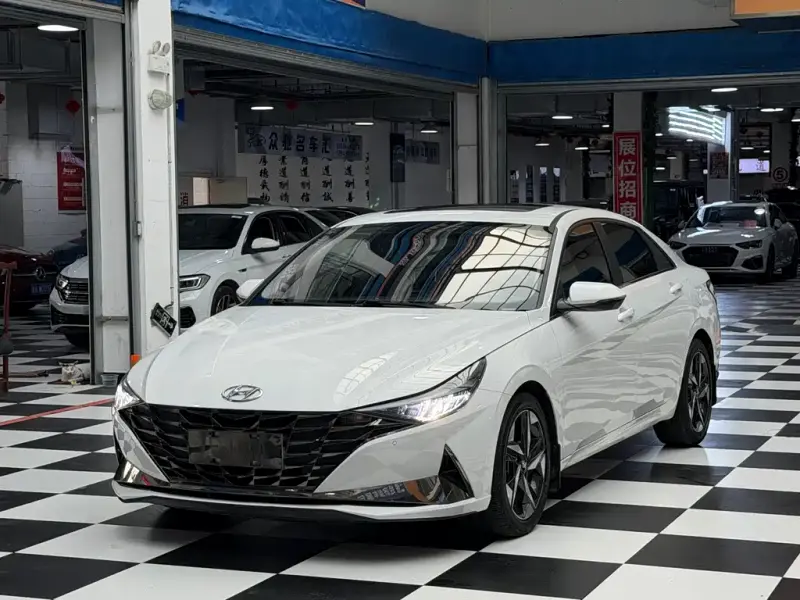Hyundai Elantra, 2023