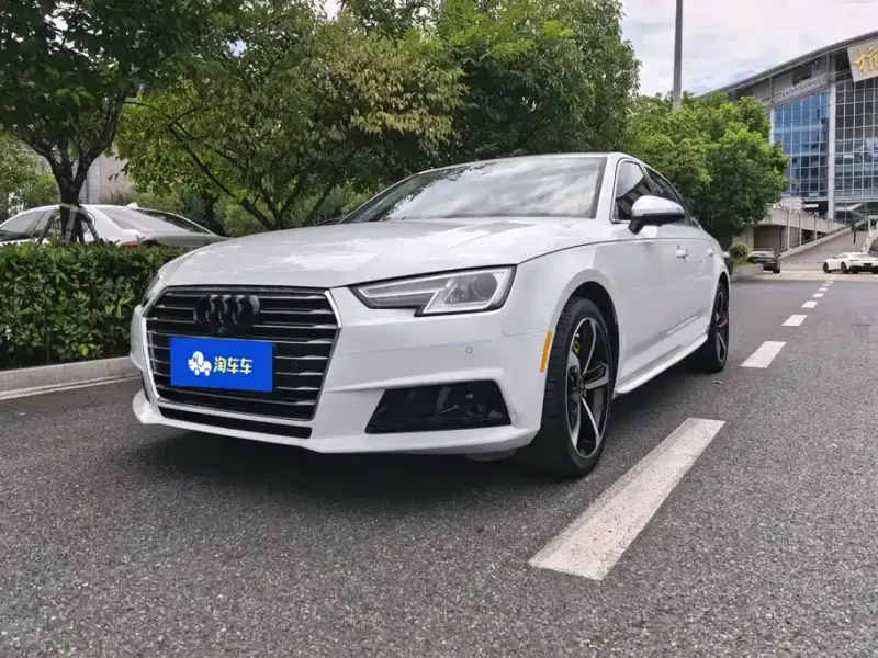 Audi A4L, 2018 — фото 1