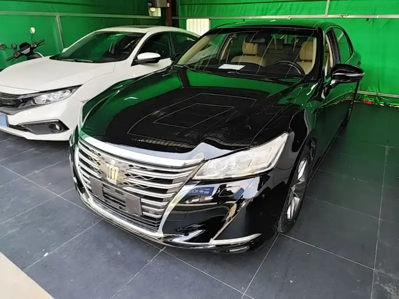 Toyota Crown, 2015
