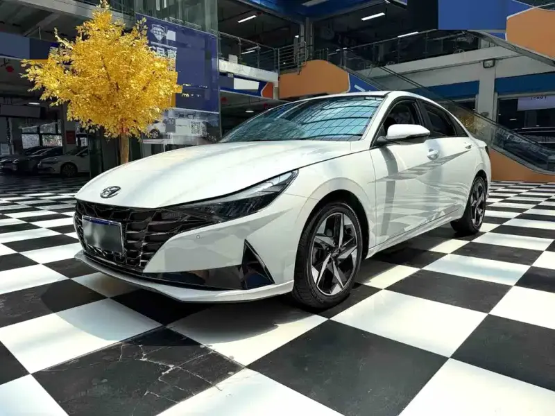 Hyundai Elantra, 2022