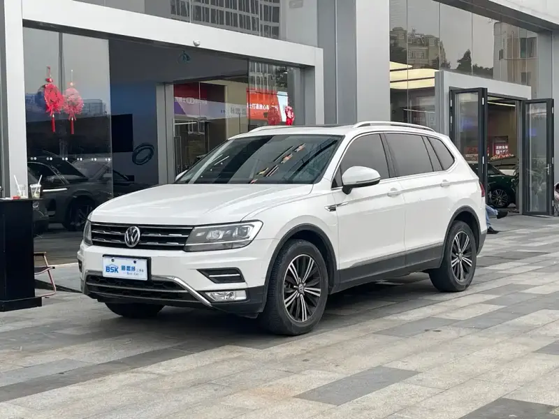 Volkswagen Tiguan L, 2020 — фото 1