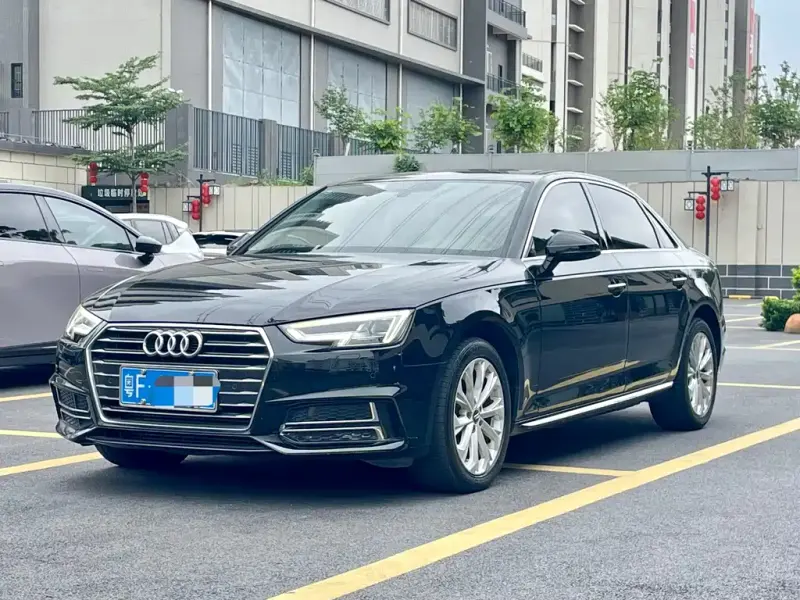 Audi A4L, 2019 — фото 1
