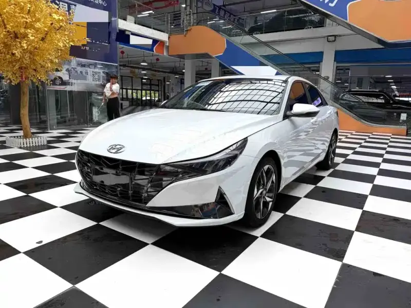 Hyundai Elantra, 2022