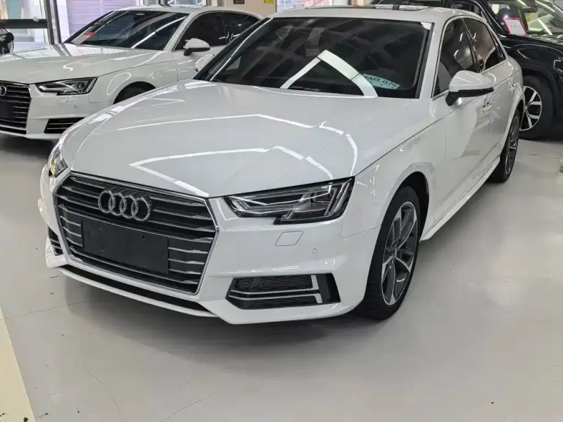 Audi A4L, 2019 — фото 1