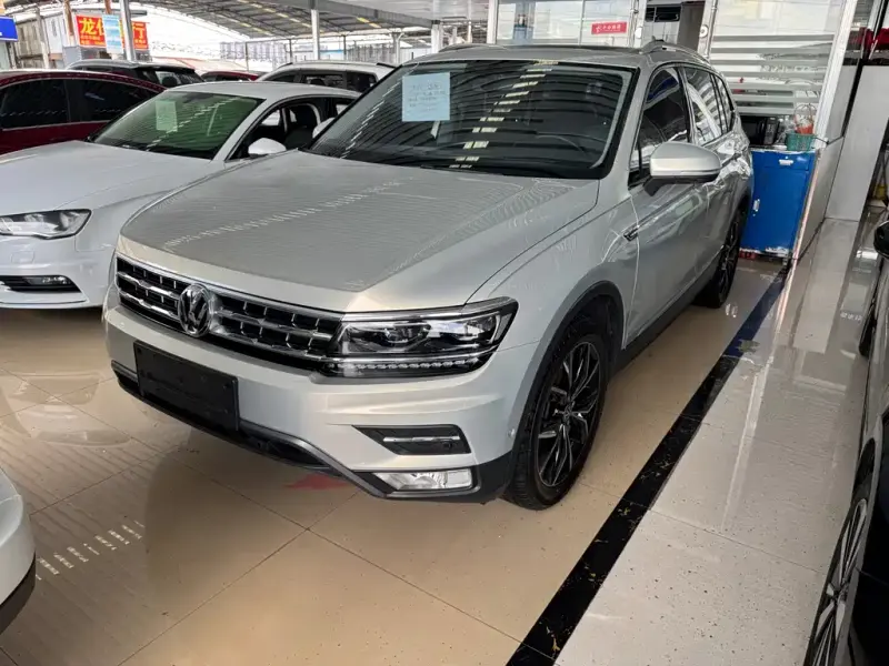 Volkswagen Tiguan L, 2020 — фото 1