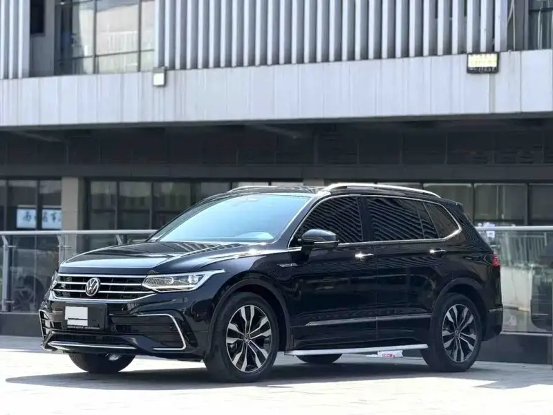 Volkswagen Tiguan L, 2023 — фото 1