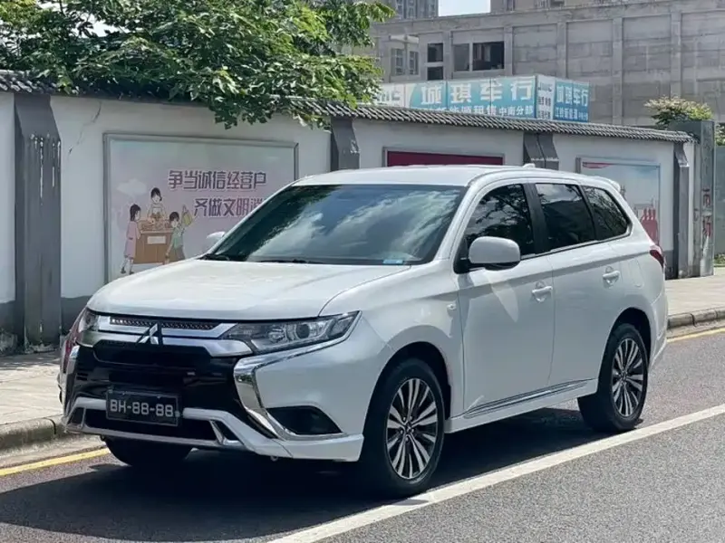 Mitsubishi Outlander, 2023