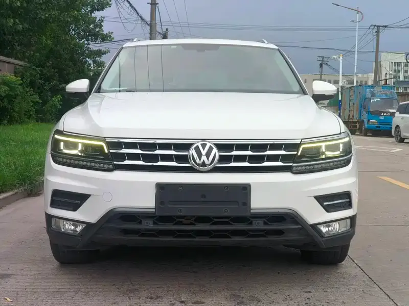 Volkswagen Tiguan L, 2017 — фото 1