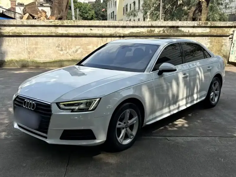 Audi A4L, 2017 — фото 1
