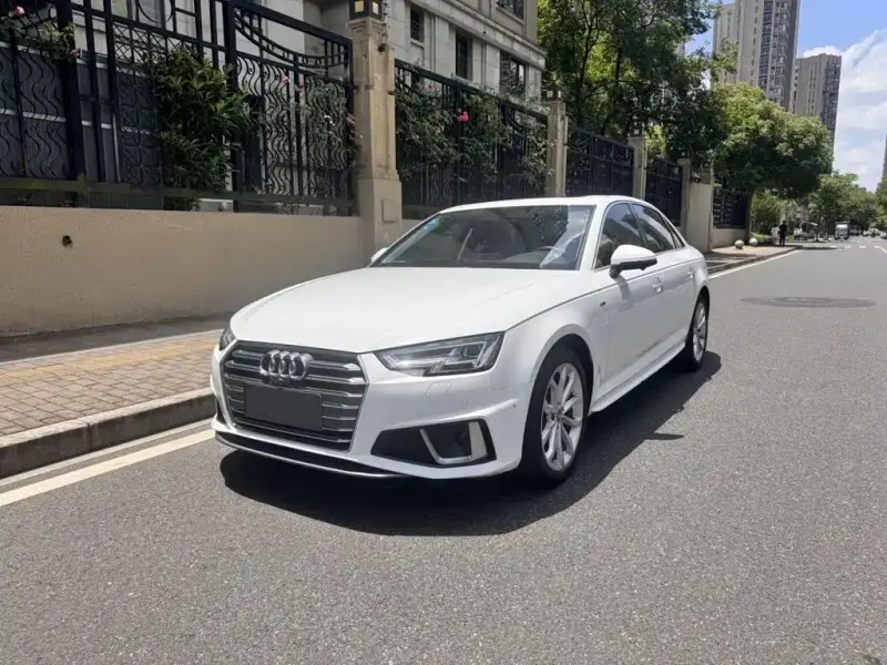 Audi A4L, 2019 — фото 1