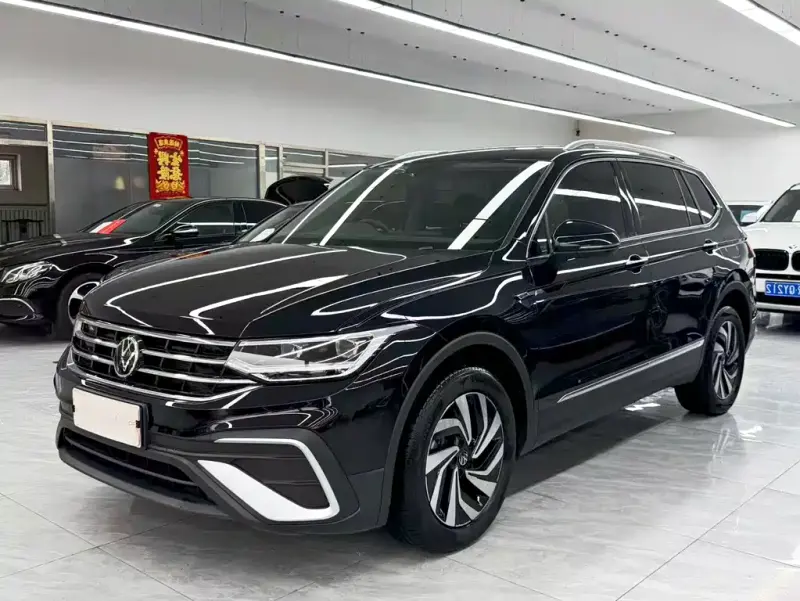 Volkswagen Tiguan L, 2022 — фото 1
