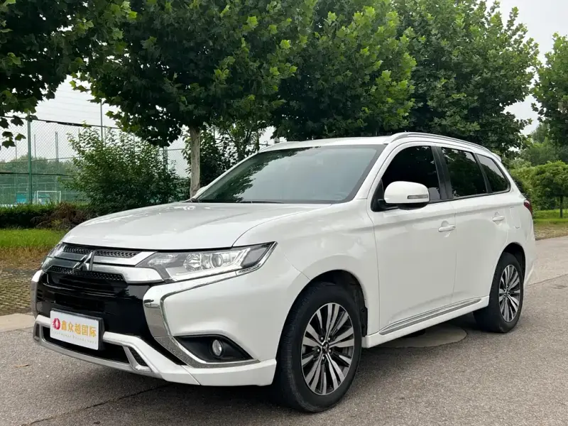 Mitsubishi Outlander, 2023