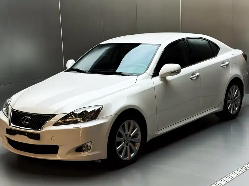 Lexus IS, 2010