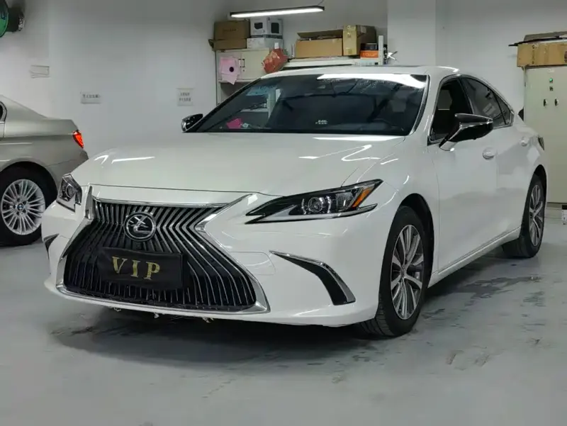 Lexus ES, 2021