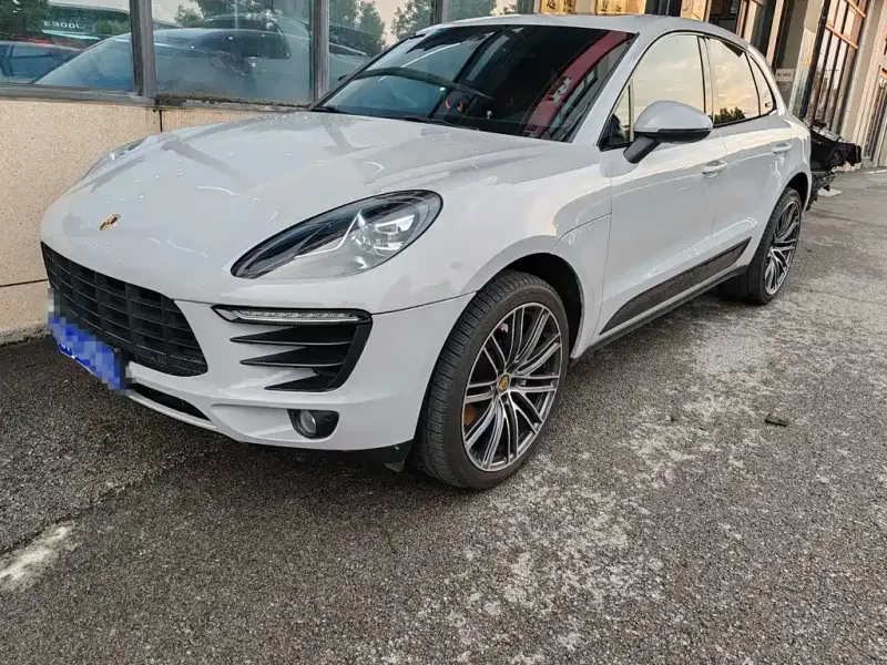 Porsche Macan, 2015