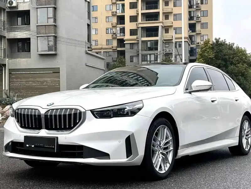 BMW 5 Series, 2025