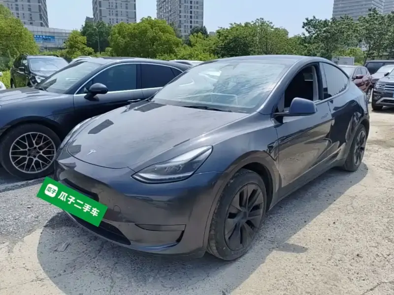 Tesla Model Y, 2024