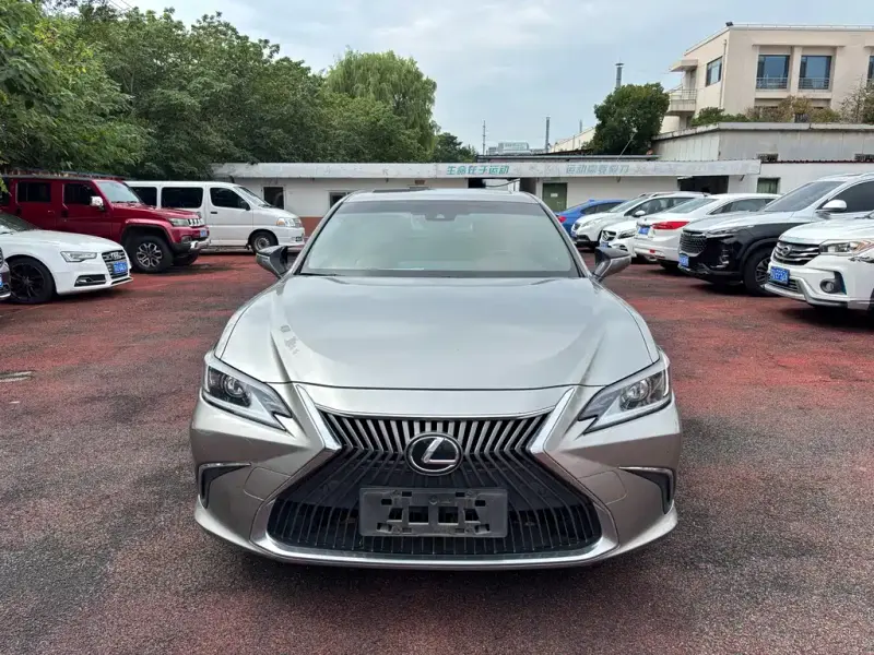 Lexus ES, 2021