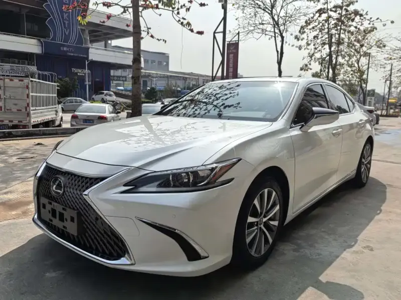 Lexus ES, 2019