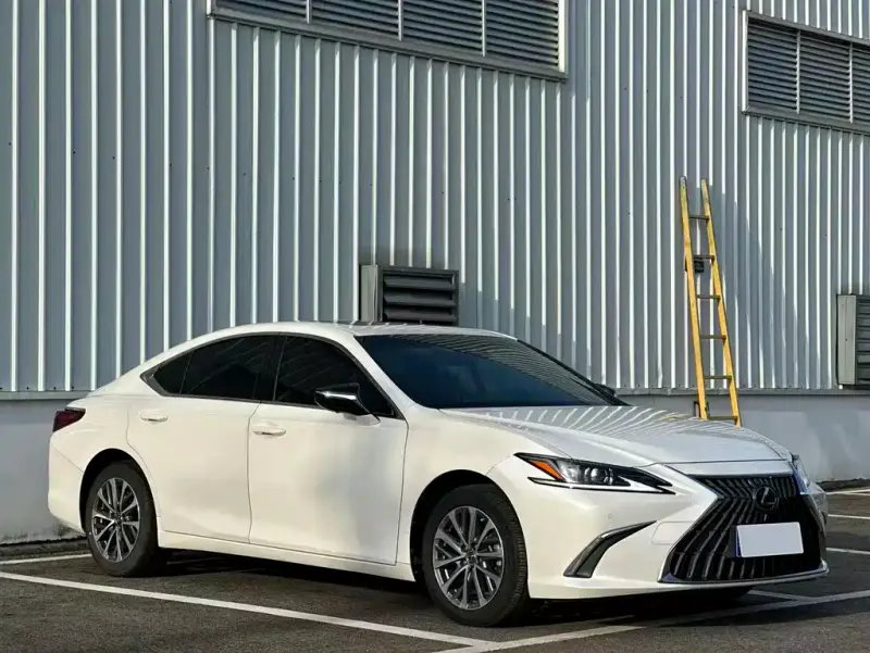 Lexus ES, 2023